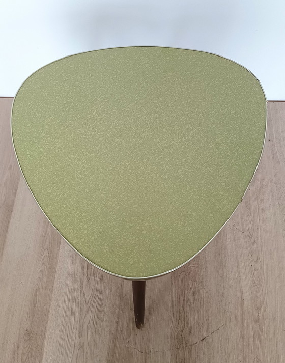 Image 1 of Vijftiger jaren bijzettafel met groen formica bovenblad