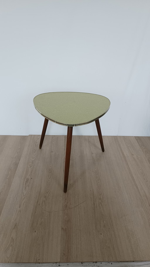 Vijftiger jaren bijzettafel met groen formica bovenblad