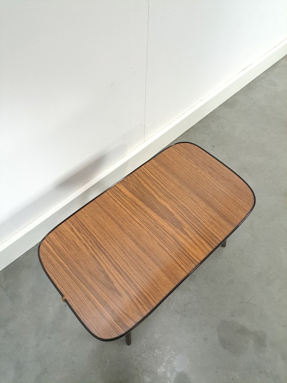 Image 1 of Bijzettafel Met Bruin Houtlook Formica Blad Met Zwarte Rand Nr. 7 Plantentafel