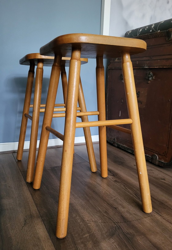 Image 1 of Vintage kruk van licht hout uit de jaren '70.