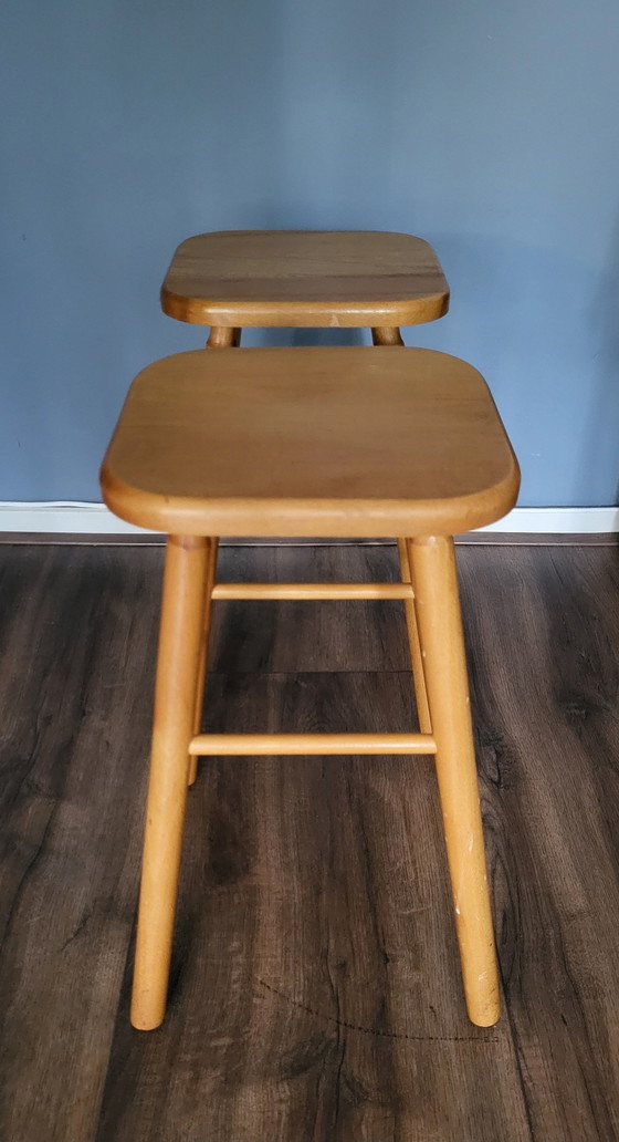 Image 1 of Vintage kruk van licht hout uit de jaren '70.