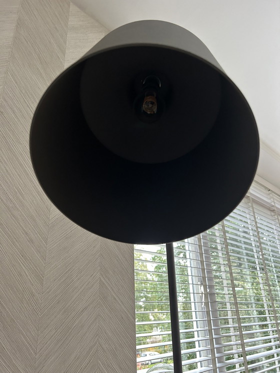 Image 1 of Moderne Metalen Staande Lamp- Grijs