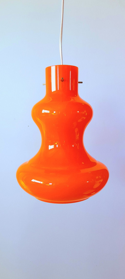 Hanglamp in oranje opaline, Massimo Vignelli 1970.