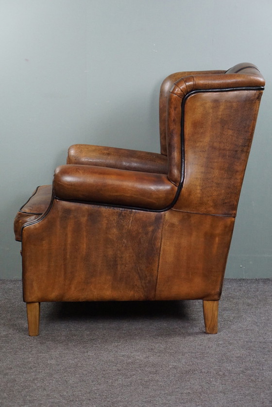 Image 1 of Sprekend gekleurde schapenleren oorfauteuil 