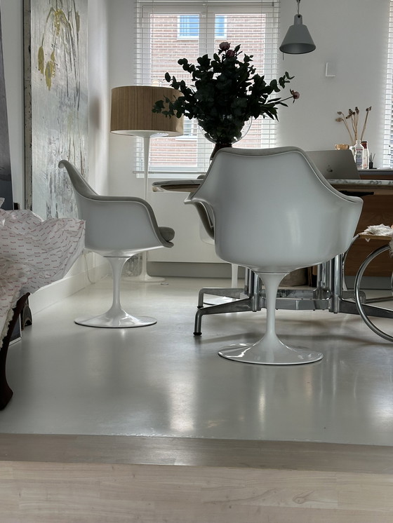 Image 1 of Knoll Saarinen Armstoel Geheel Bekleed Draaibaar