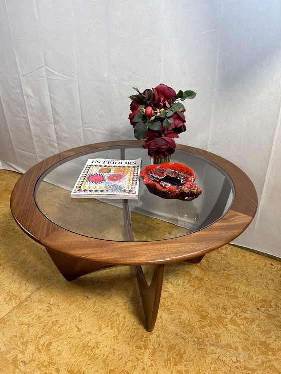 Image 1 of Mid Century Retro Vintage Teak Ronde Gplan Astro Salontafel 1960