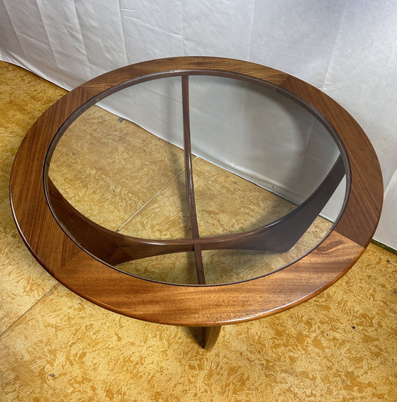 Image 1 of Mid Century Retro Vintage Teak Ronde Gplan Astro Salontafel 1960