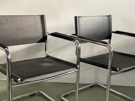 Image 1 of 2x Vintage zwarte buisframe stoelen