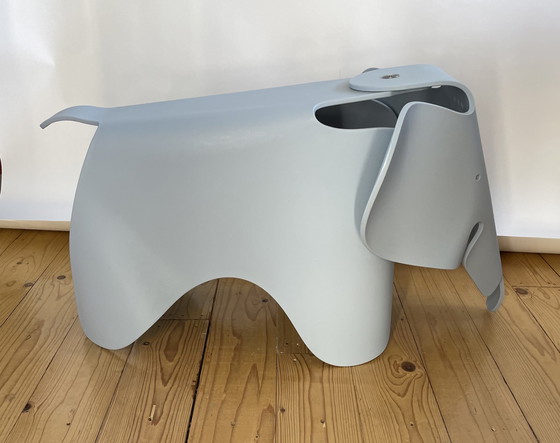 Image 1 of Eames Elephant door Vitra