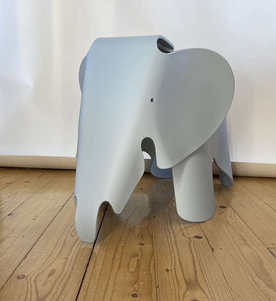 Image 1 of Eames Elephant door Vitra