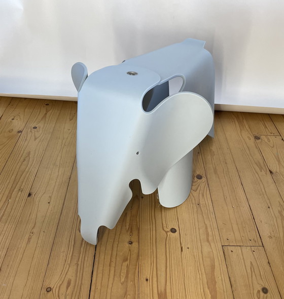 Image 1 of Eames Elephant door Vitra