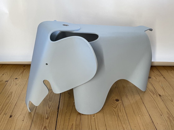 Image 1 of Eames Elephant door Vitra