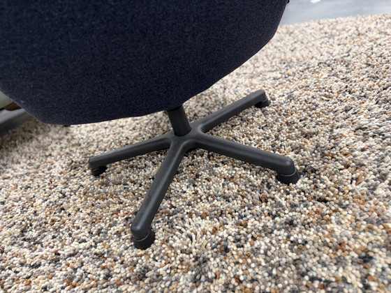 Image 1 of Artifort F141 Fauteuil Met Poef Blauw Stof