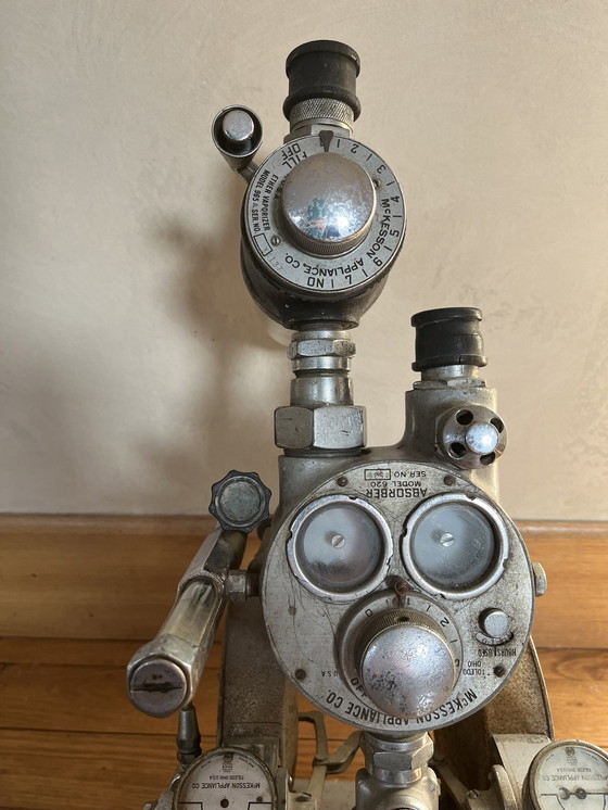 Image 1 of Decoratief Vintage Onderdeel Van Beademingstoestel