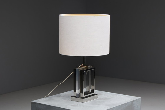 Image 1 of Hollywood Regency tafellamp met chromen en plexiglazen voet, Frankrijk, 1970S