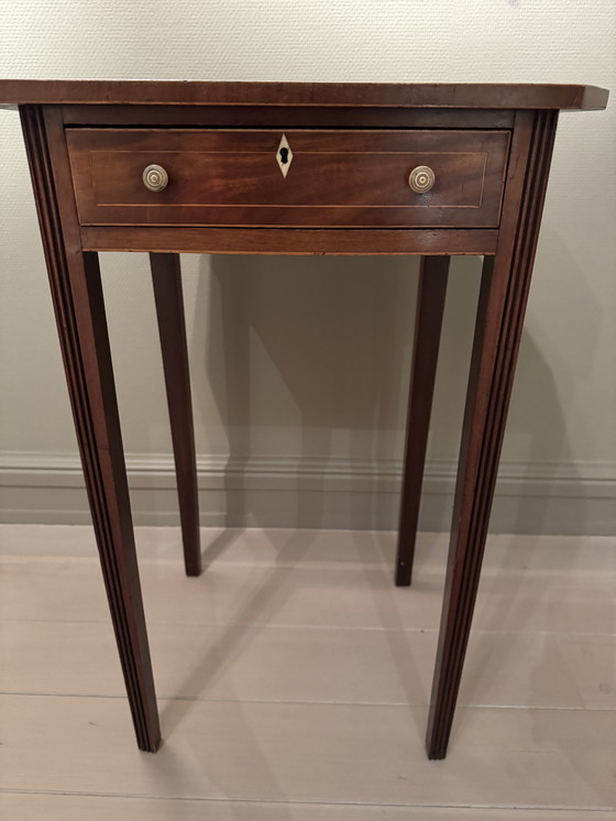 Image 1 of Engelse Wandtafel In Notelaarhout