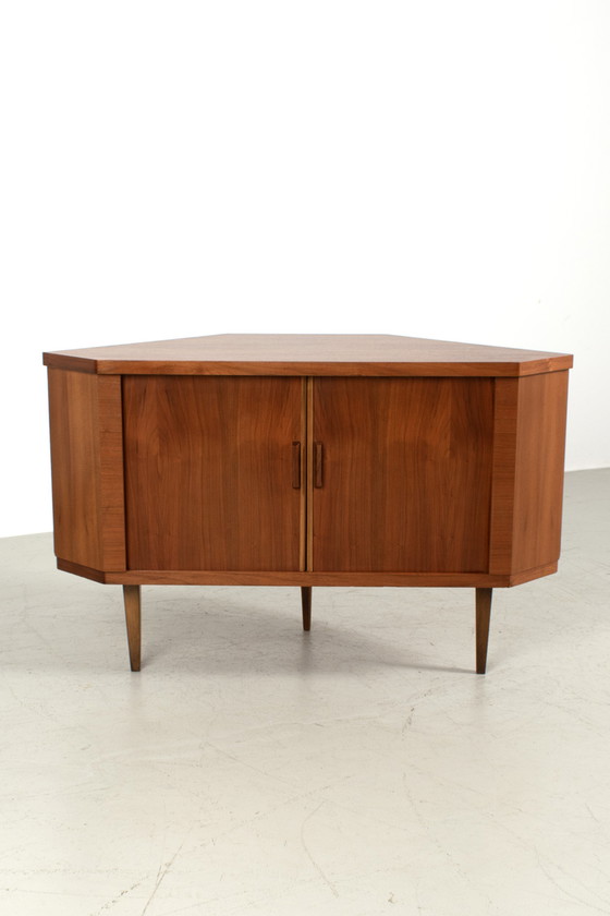 Image 1 of Vintage noten fineer hoekkastje