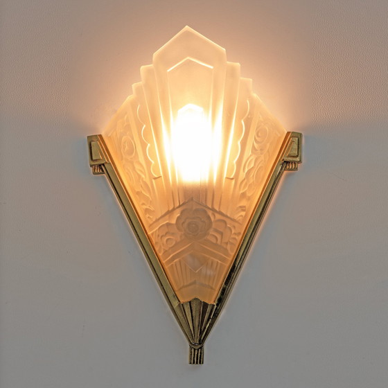Image 1 of Vier Art Deco glazen en messing wandlampen, Frankrijk, 1930S
