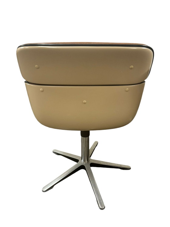 Image 1 of Wilkahn Space Age Design Eetkamerstoelen