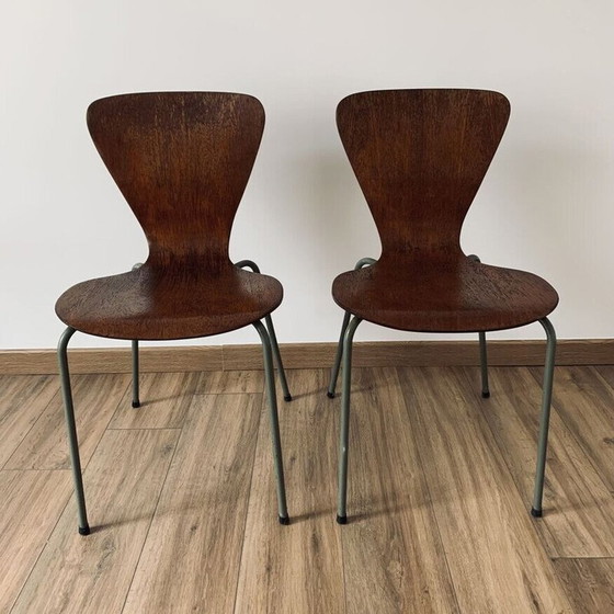 Image 1 of Paar vintage 3107 gebogen houten stoelen van Arne Jacobsen