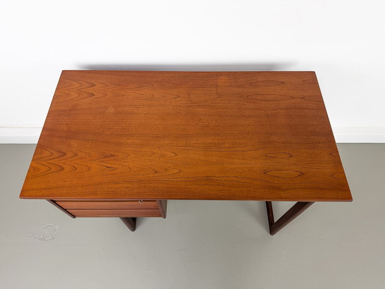 Image 1 of Deens teakhouten bureau van Vi-Ma Møbler, 1960