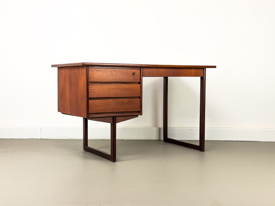 Image 1 of Deens teakhouten bureau van Vi-Ma Møbler, 1960