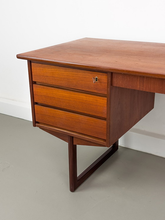 Image 1 of Deens teakhouten bureau van Vi-Ma Møbler, 1960