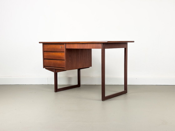 Image 1 of Deens teakhouten bureau van Vi-Ma Møbler, 1960