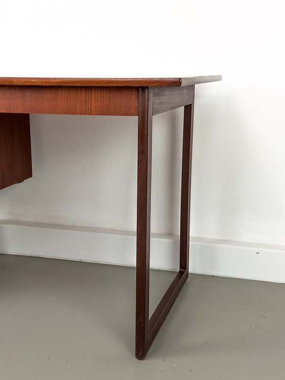 Image 1 of Deens teakhouten bureau van Vi-Ma Møbler, 1960