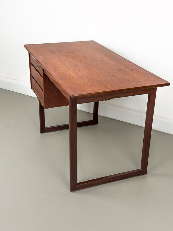 Image 1 of Deens teakhouten bureau van Vi-Ma Møbler, 1960