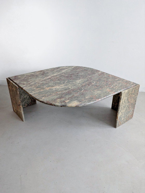 Image 1 of Italiaans marmeren oogvormige salontafel 1970