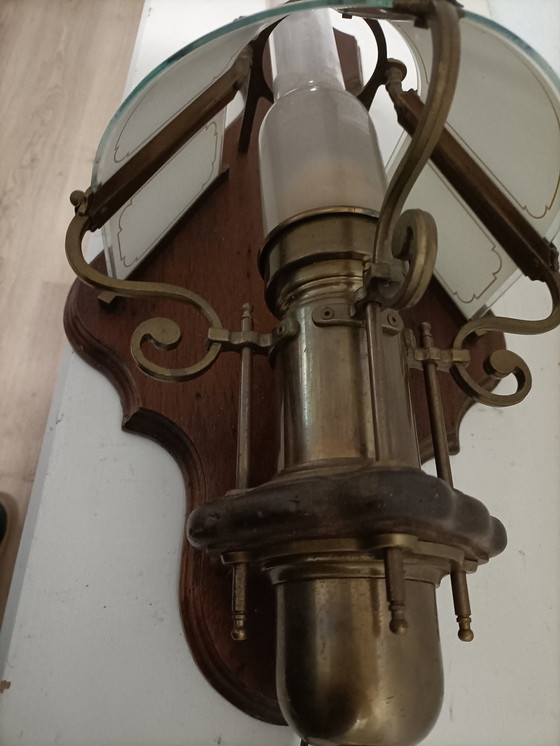 Image 1 of Vintage Houten Lamp met Bronzen Frame