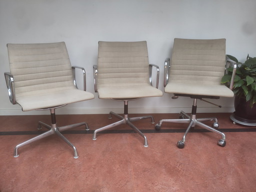 2 X Eames E108 En 1 X Ea118 Herman Miller