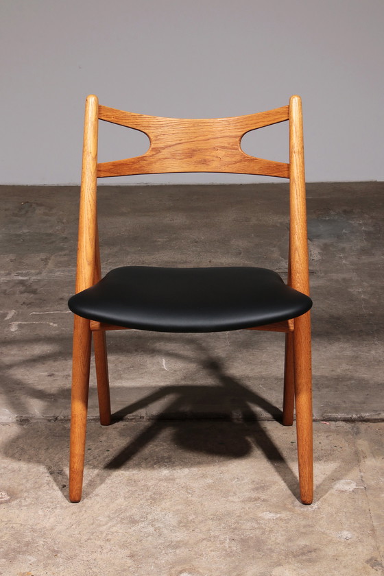 Image 1 of Hand J Wegner Eetkamerset 8 CH29 Sawbuck Stoelen & AT 310 Tafel