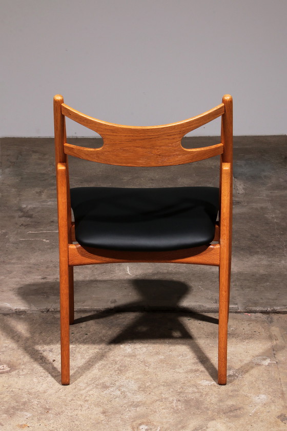 Image 1 of Hand J Wegner Eetkamerset 8 CH29 Sawbuck Stoelen & AT 310 Tafel