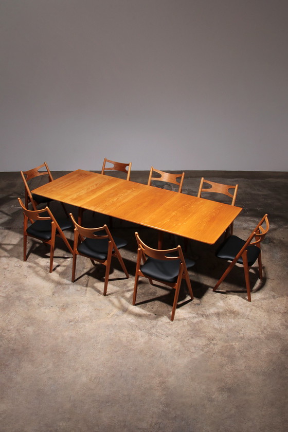 Image 1 of Hand J Wegner Eetkamerset 8 CH29 Sawbuck Stoelen & AT 310 Tafel