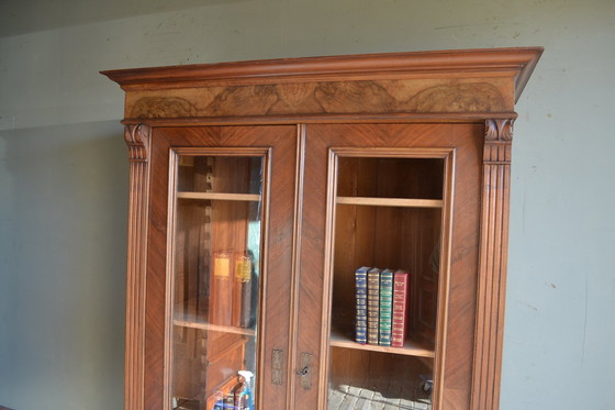 Image 1 of Antieke Noten Houten Boekenkast, Vitrinekast