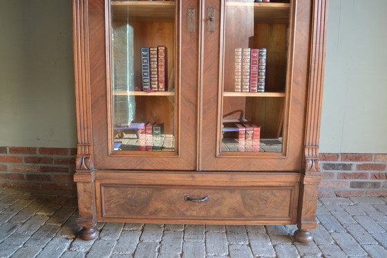 Image 1 of Antieke Noten Houten Boekenkast, Vitrinekast