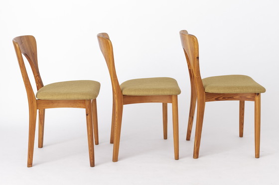 Image 1 of 3 Niels Koefoed stoelen, jaren 1960, model Peter, vurenhout, Set van 3