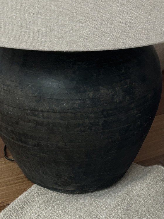 Image 1 of Wabi Sabi Primitieve Lamp van Klei met Linnen Kap