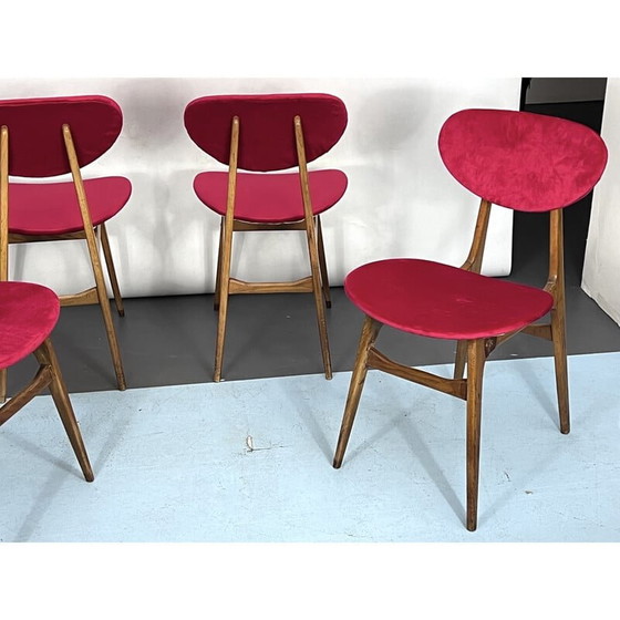 Image 1 of Set van 4 rood fluwelen en houten eetkamerstoelen uit de Mid Century, Italië 1950