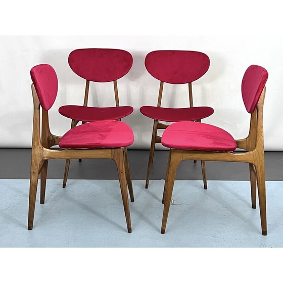 Image 1 of Set van 4 rood fluwelen en houten eetkamerstoelen uit de Mid Century, Italië 1950