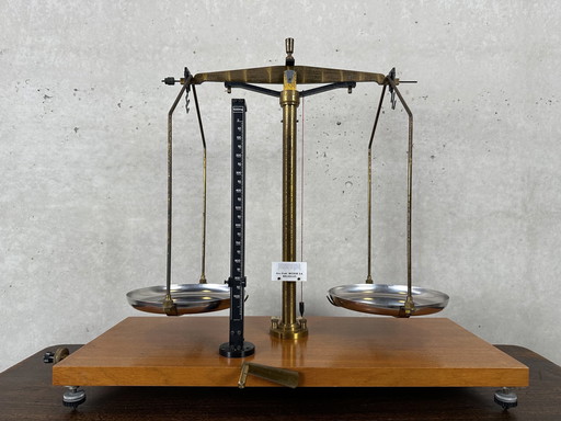Vintage precisieweegschaal - laboratorium