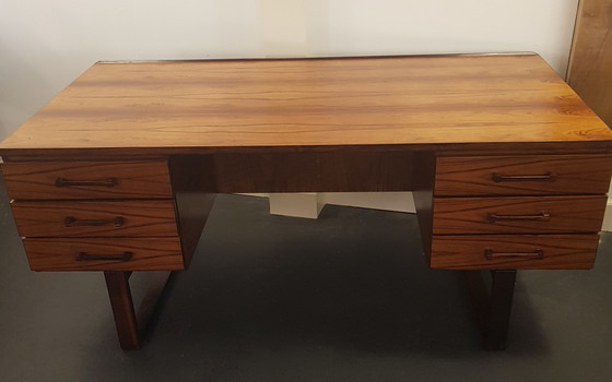 Image 1 of Torben Valeur & Henning Jensen palissander bureau