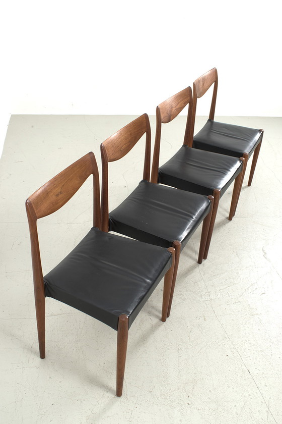 Image 1 of Set van 4 teak stoelen art. 66487