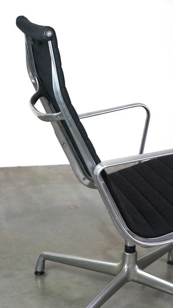 Image 1 of Design Vitra Draaifauteuil Model Ea 116 In Zwarte Stof