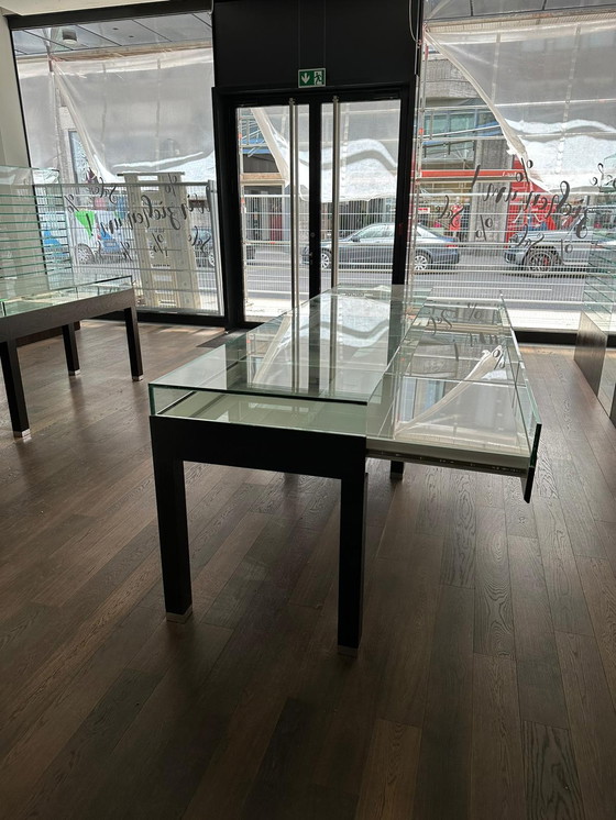 Image 1 of 2x luxe glazen vitrine tafel