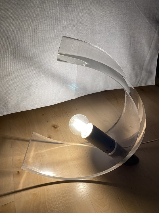 Image 1 of Hippe midcentury plexiglazen tafel/vloerlamp