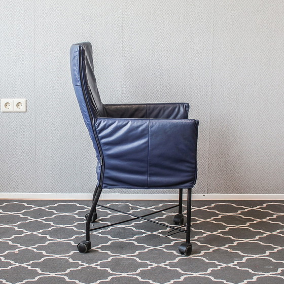 Image 1 of Montis Chaplin stoelen blauw leder + verrijdbaar onderstel (14 beschikbaar prijs/st.)