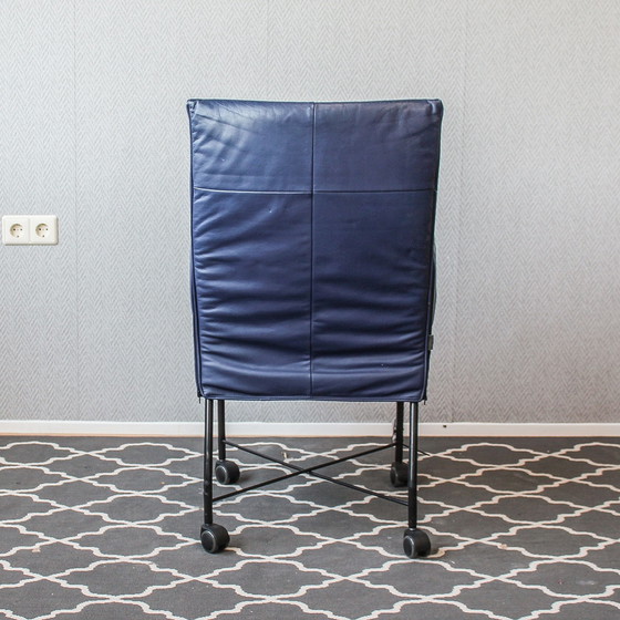 Image 1 of Montis Chaplin stoelen blauw leder + verrijdbaar onderstel (14 beschikbaar prijs/st.)